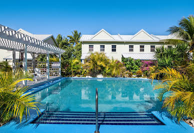 House with pool and garden 19