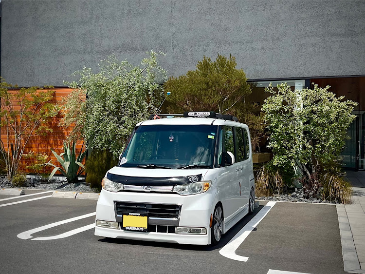 タントカスタムのUSDM HDM・仮想USDM・EAST SIDE CREW・MOONのダッシュマット欲しいけど…・DAISOダッシュマットにしちゃった…に関するカスタム事例の投稿画像1枚目