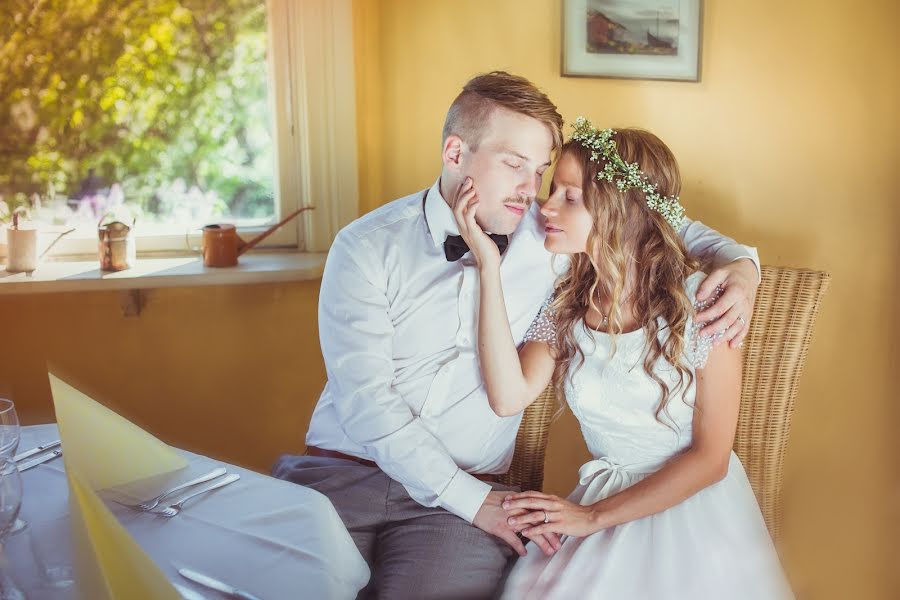 Fotógrafo de casamento Annika Berezhnykh (photoanni). Foto de 3 de junho 2014