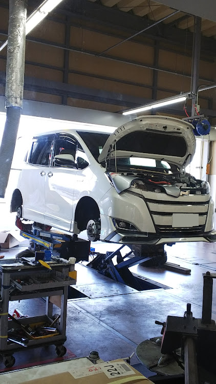 ノアの車高調取付・車高調に関するカスタム事例の投稿画像1枚目