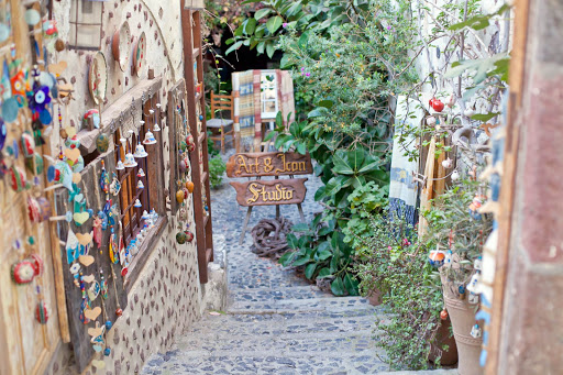 An arts and icons studio in Fira, capital of Santorini. 
