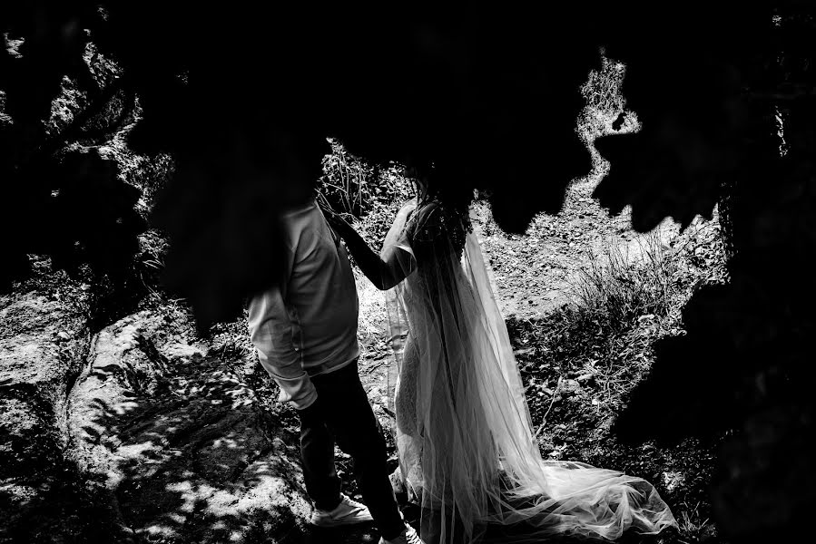 Wedding photographer Radu Constantinescu (raducon). Photo of 14 August 2023