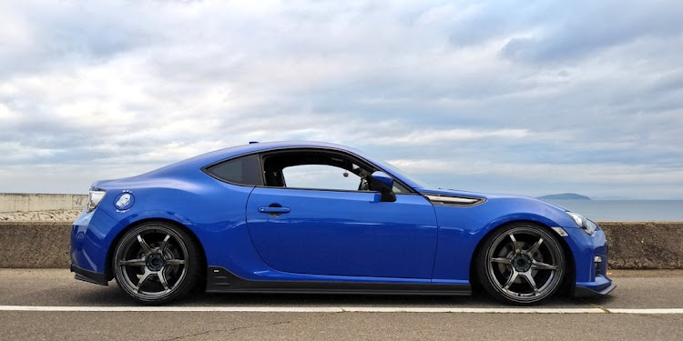BRZのタイヤ交換・車高調整・痛車に関するカスタム事例の投稿画像6枚目