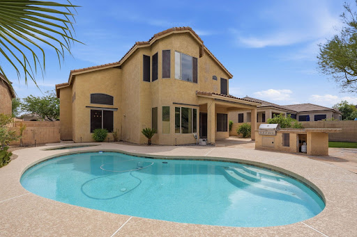 House with pool and outdoor kitchen in this luxury house for sale in Scottsdale ($1,490,000)