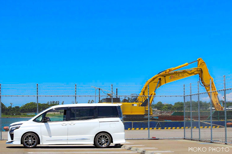 ヴォクシーの石川県・低そうで低くないほんのちょこっとだけ低く見える車・ヴォクシー・カメラは楽しいぞ！に関するカスタム事例の投稿画像2枚目