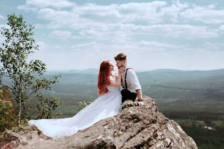 Fotógrafo de casamento Yuriy Nikolaev (nyphoto). Foto de 19 de julho 2019