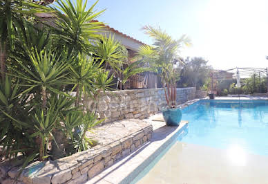 Villa avec piscine et terrasse 3