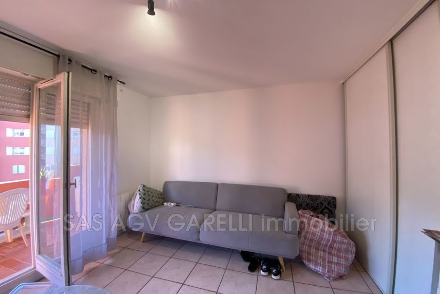 Location  appartement 1 pièce 22 m² à Hyeres (83400), 589 €