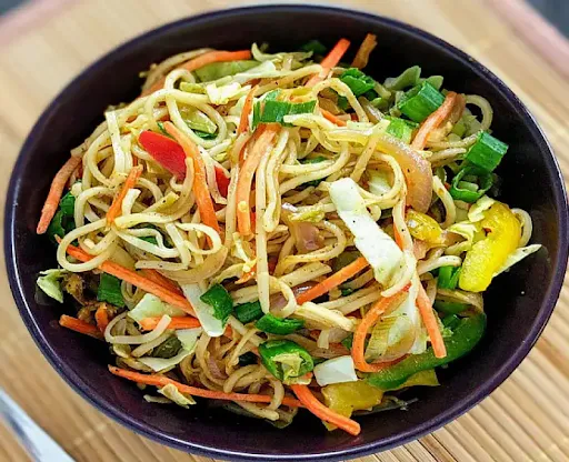 Veg Noodles (650 Ml)