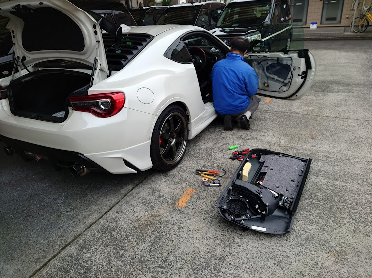 86のDIYとはこういうものです・光っていないところを光らせる・純正部品は高いに関するカスタム事例の投稿画像4枚目