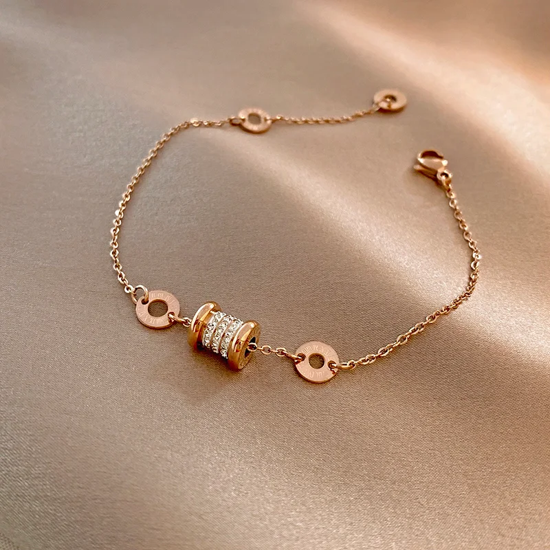 Bracelet Rétro Français Luxe Léger pour Femme, Élégance Vintage, Parfait pour un Cadeau, Accessoire de Mode Intemporel.