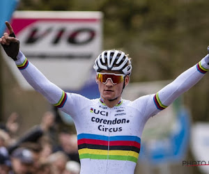 Van der Poel als een keizer naar de kust gebracht