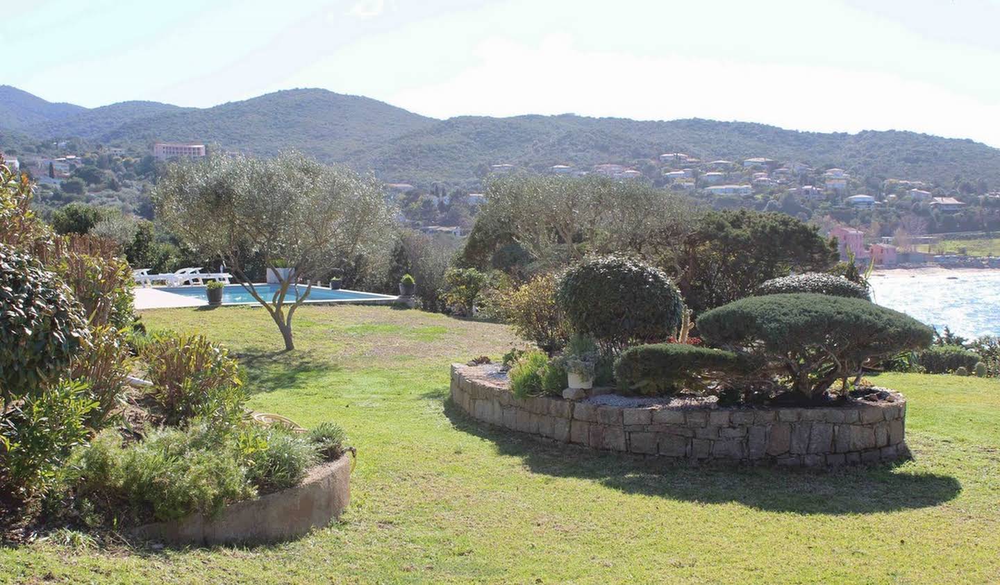 Villa avec piscine en bord de mer Coti-Chiavari