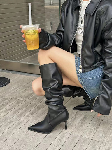 Title 7, European and American pointed pleated high boot...