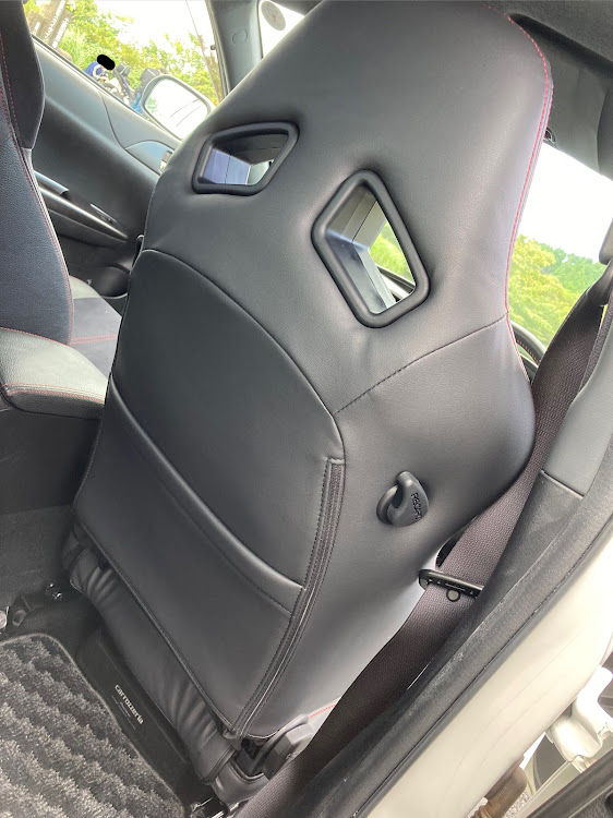 インプレッサのシート交換・RECARO・SR-7 GK100・シートカバー・VENUSに関するカスタム事例の投稿画像3枚目
