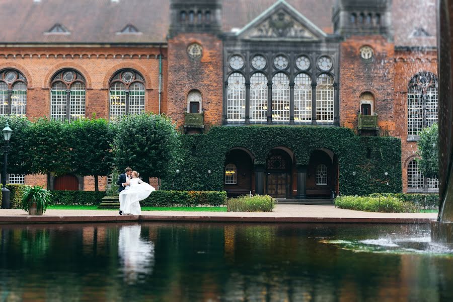 Fotógrafo de casamento Elena Belevantseva (femida1985). Foto de 8 de janeiro 2018