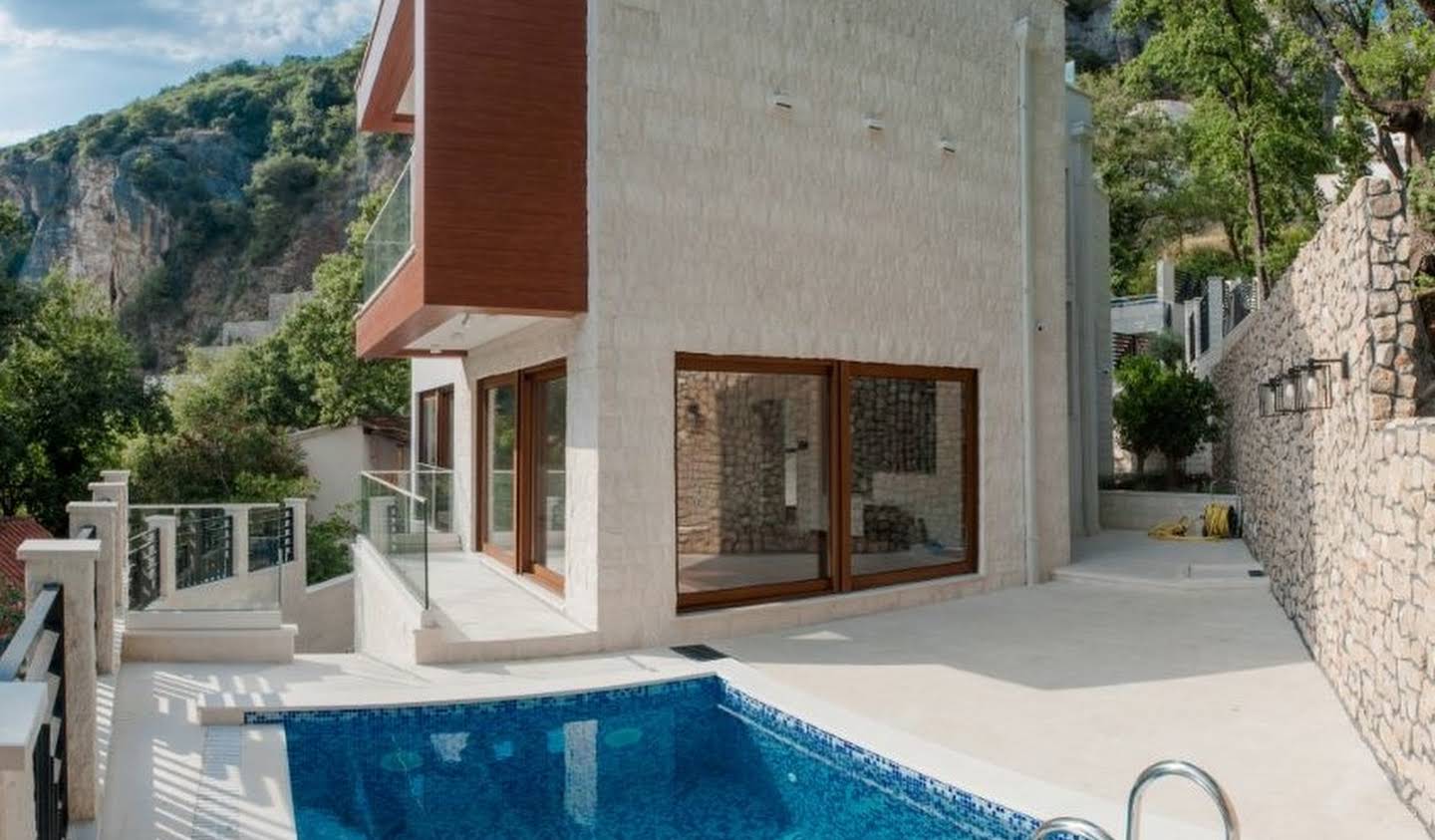 House with pool Budva