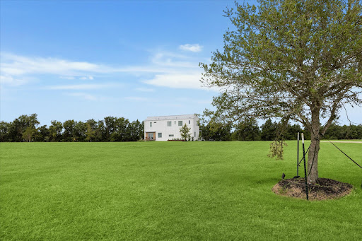 white house surrounded by vast land - Prestige farmhouse for sale in Carmine, 5 rooms, 4 bedrooms