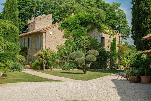 House with pool 4