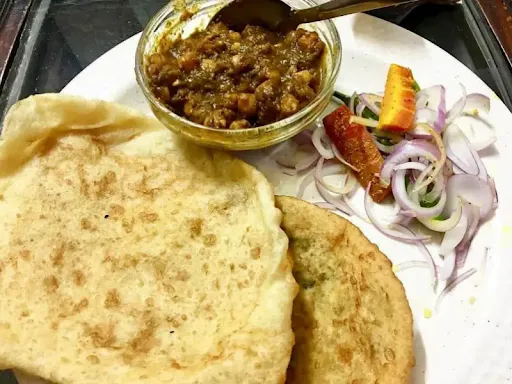 Paneer Bhature With Chole + Gulab Jamun [1 Pc]