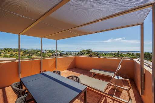 Appartement contemporain avec terrasse et piscine 4