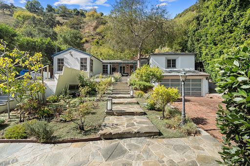 House with pool 3