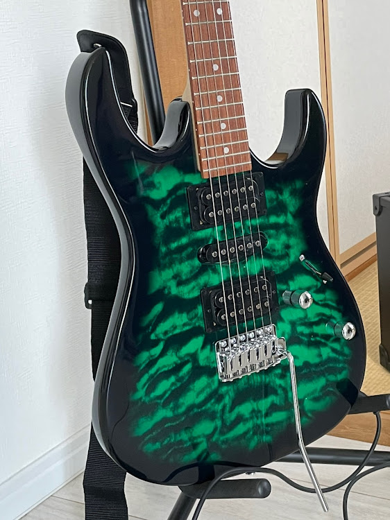 tanachan1103さんが投稿したエレキギター・ibanez・メルセデス・SLK200・練習あるのみに関するカスタム事例の投稿画像1枚目