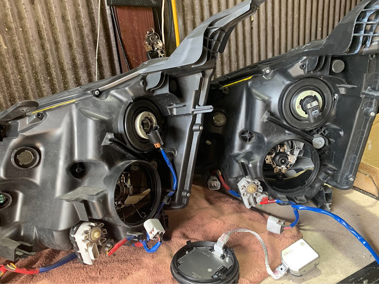 ken♪さんが投稿したヘッドライトユニット交換・ZRR70Wノア・DIYに関するカスタム事例の投稿画像5枚目