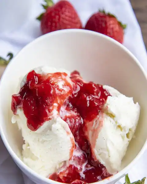 Strawberry Ice Cream With Strawberry Sauce