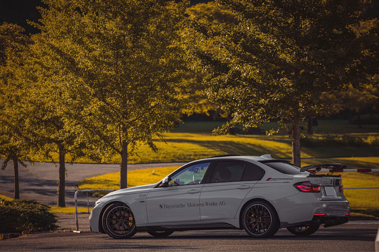 3シリーズ セダンのF30・BMW・秋田・一眼レフ・猛暑日に関するカスタム事例の投稿画像4枚目