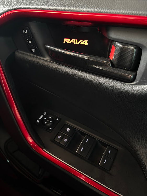RAV4のあけましておめでとうございますに関するカスタム事例の投稿画像1枚目