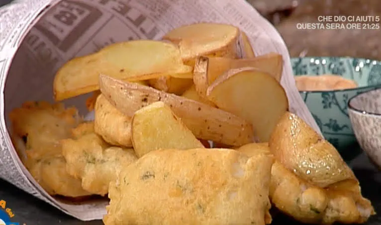 Filetti di rombo fritti con chips di patate