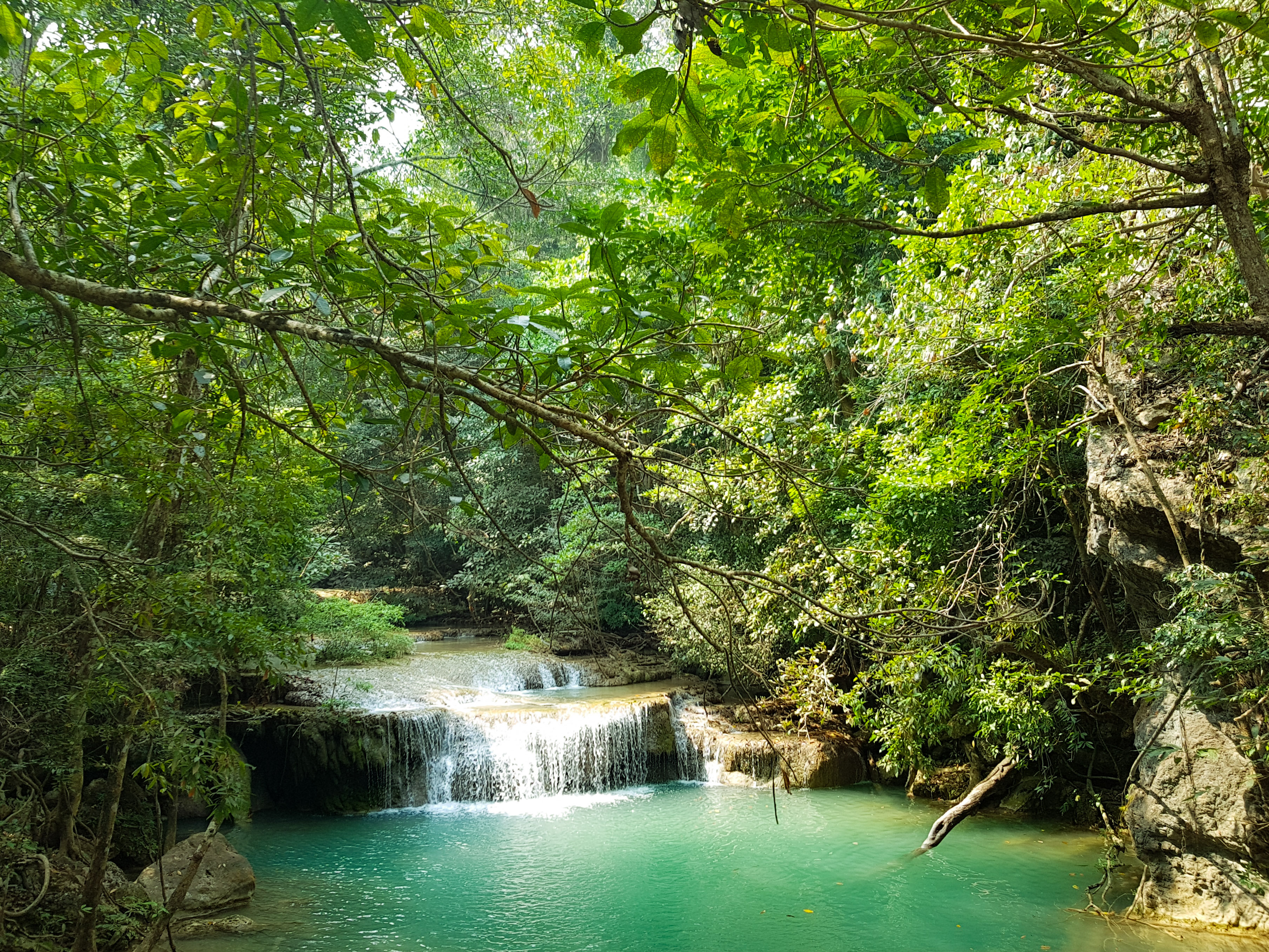 Erawan waterfall di Melo