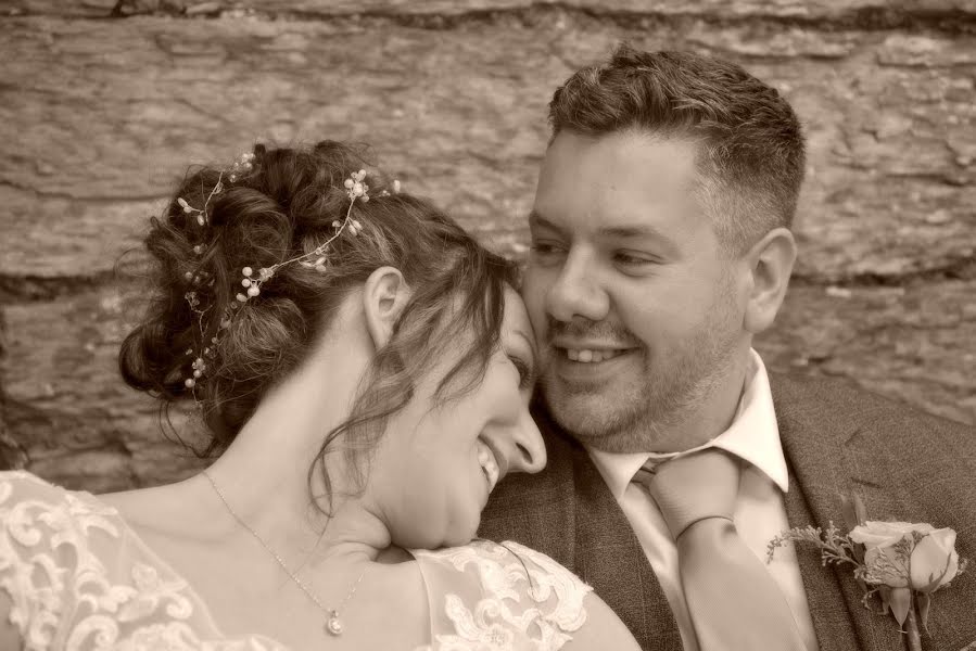 Wedding photographer Sian Owen (sianowen). Photo of 1 July 2019