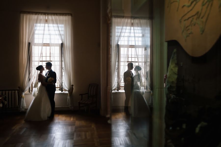 婚禮攝影師Anton Bakaryuk（bakaruk）。2016 5月5日的照片