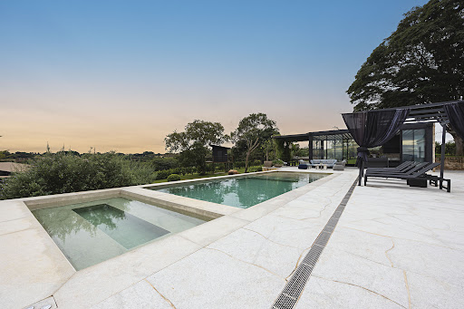 House with pool and garden 1