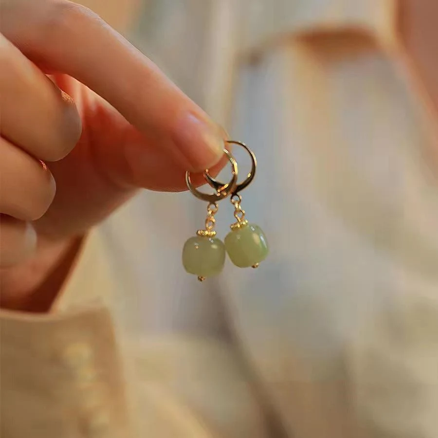 Hetian Jade Earrings Elegance Retro – Experience timeless beauty and retro charm. Enhance your style with these luxuriou