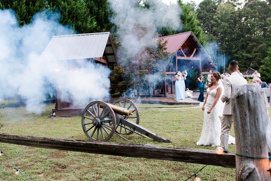 Fotografo di matrimoni Lyndsey Pethel (lyndseypethel). Foto del 30 dicembre 2019