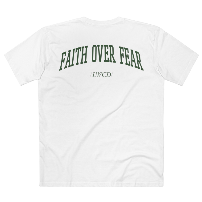 Camiseta Fe y Miedo Explora tus creencias con esta cómoda camiseta. Expresa tu dualidad con estilo y siéntete seguro de tu individualidad.