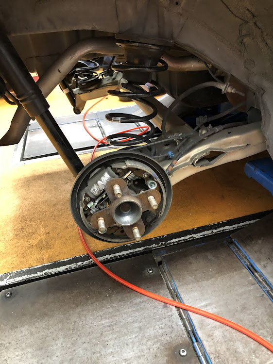 toriyanさんが投稿したカールソン・車高調整・タイヤ交換・エンジンオイル交換・新車で買って１４年。75000kmに関するカスタム事例の投稿画像3枚目