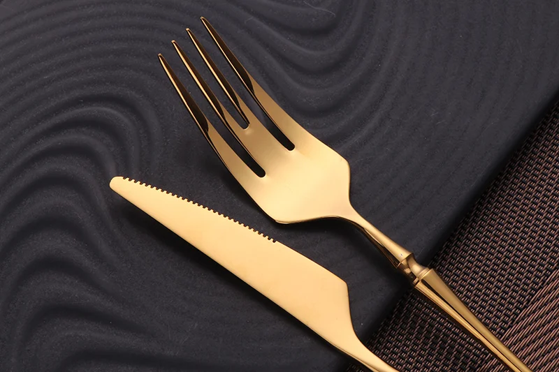 4-teiliges Steakbesteck-Set aus Edelstahl, westlicher Stil, langlebig, rostfrei, spülmaschinenfest, elegant.