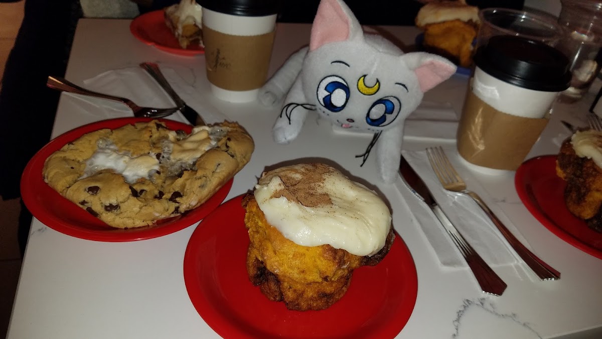 Artemis is so excited to get his pumpkin cinnamon roll! He will be taking some home to Luna and Diana it'll be hard to keep Minako and Usagi from eating them all though!=^_^=🐱🌙