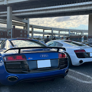 R8 クーペ