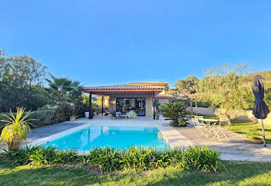 Maison avec piscine et terrasse 16