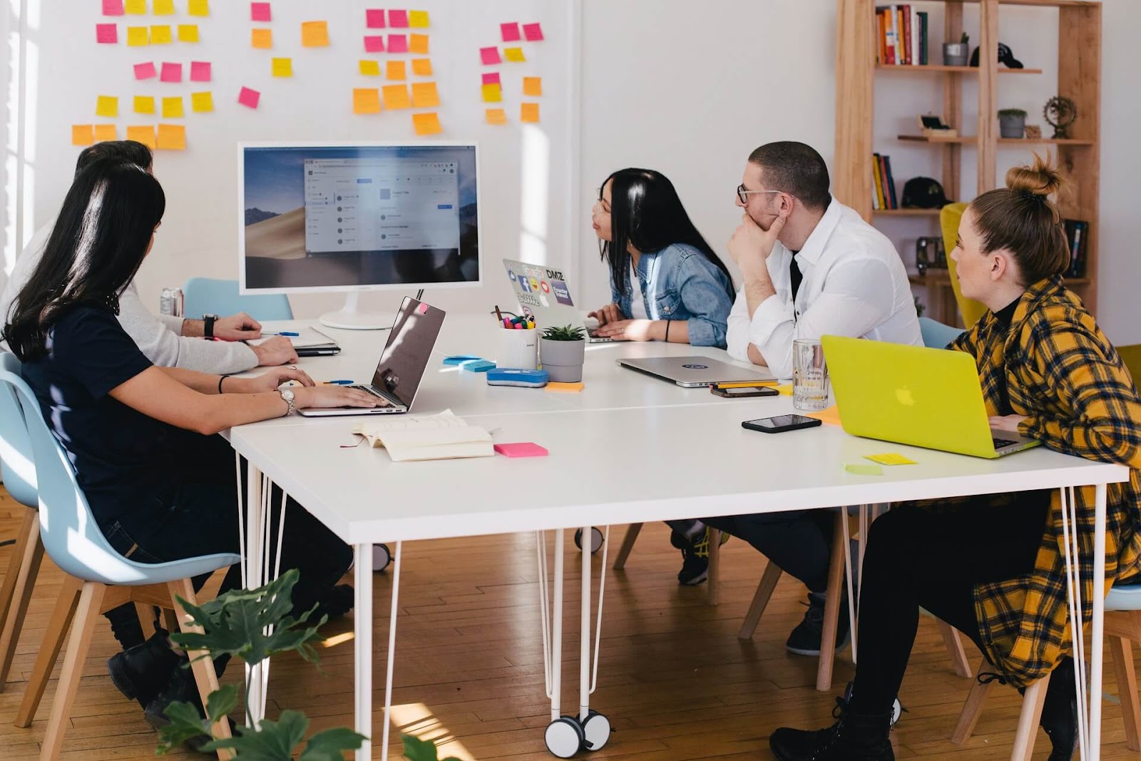 Startups meetings - Members of a team discussing their startup meeting agenda. 