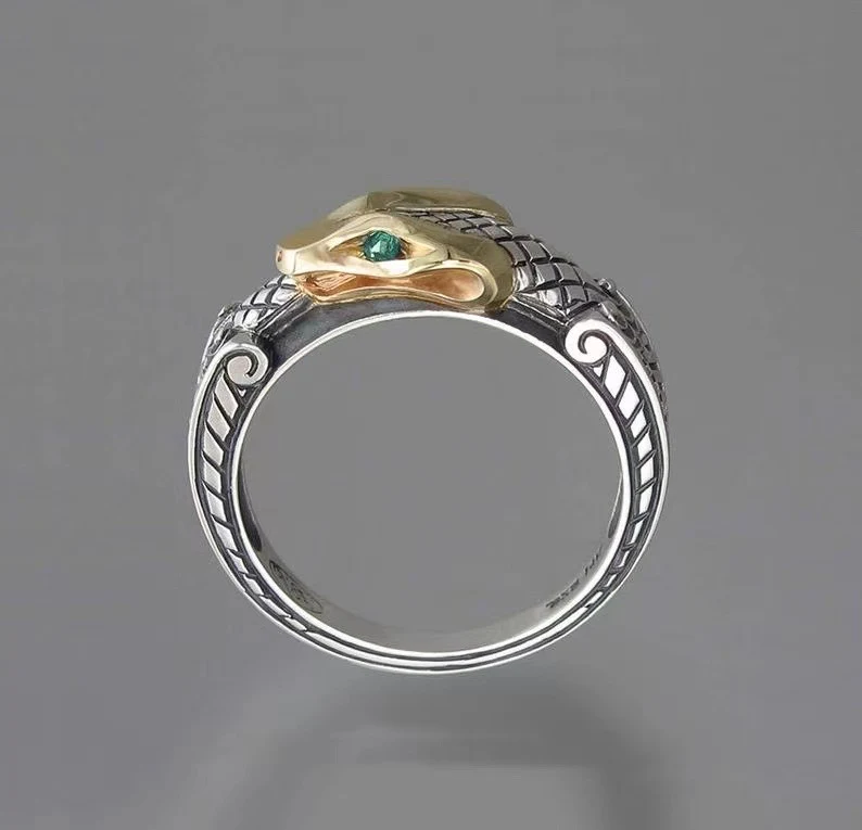 Anillo de serpiente punk bimetálico cobre y plata, joya con diseño de mano, perfecto para un look atrevido y audaz, ideal para regalo.