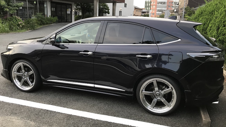 ハリアーのホイール交換・タイヤ交換・車高調整に関するカスタム事例の投稿画像3枚目