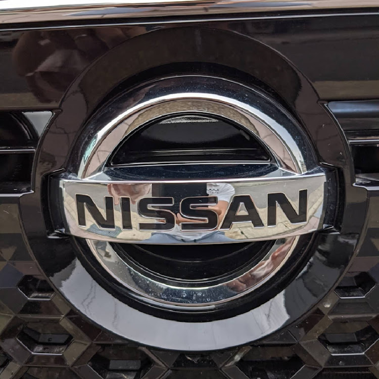 ルークス ハイウェイスター ターボのフロントエンブレム塗装・ブラック化・日産エンブレム・はがせるスプレーに関するカスタム事例の投稿画像4枚目