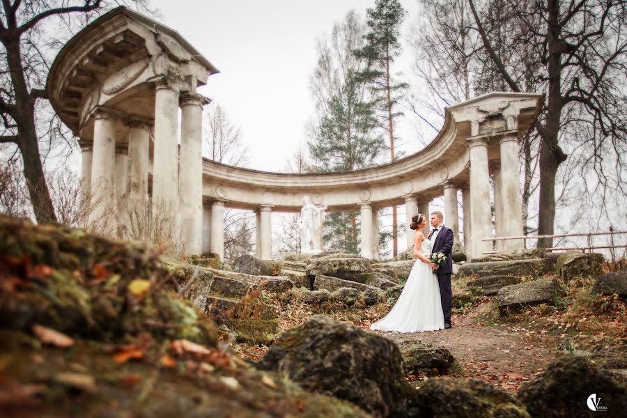 Fotógrafo de casamento Venera Voyuckaya (venerafoto). Foto de 16 de novembro 2015