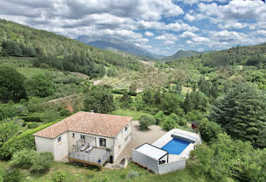 House with pool and terrace 9